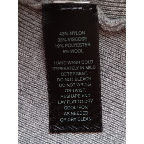 Gray Ribbed V-neck Sweater - Picture 5 of 6